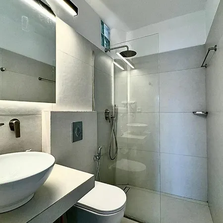 Eleni On The Apartahotel 3*